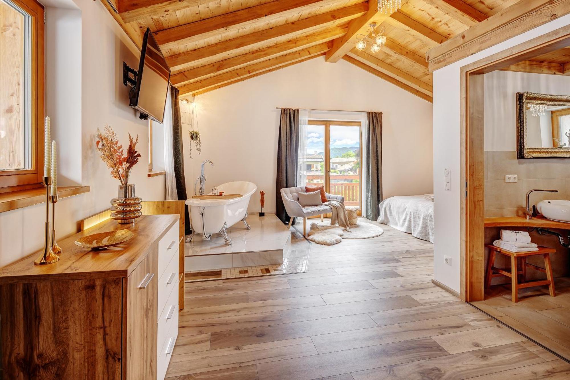 Trinis - Gaestezimmer - Bad - Bett - Kleine Kaffee - Tee-theke Mit Kuehlschrank - Parkplatz *