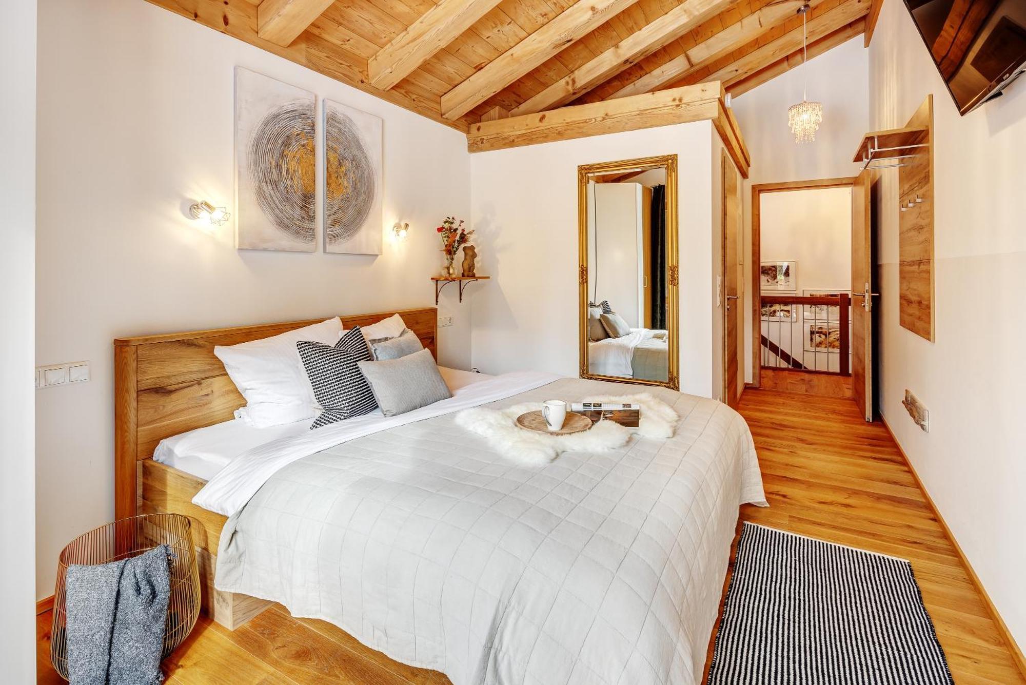 Trinis - Gaestezimmer - Bad - Bett - Kleine Kaffee - Tee-theke Mit Kuehlschrank - Parkplatz Vakantiehuis *